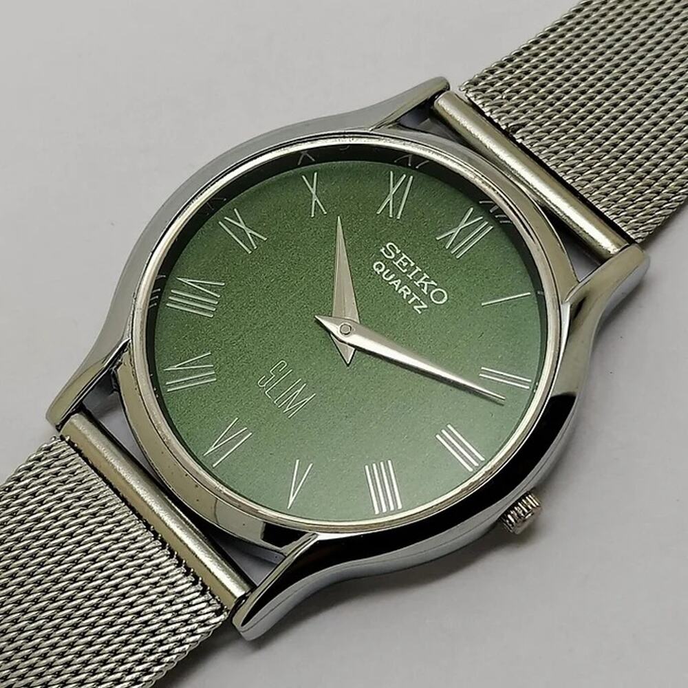 Vintage Style Seiko Quartz Mens Silver Watch & Green accents W/ Metal Strap